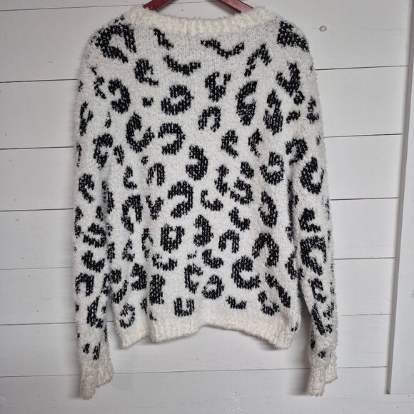 POL Leopard Print Fuzzy Knit Sweater Sz L White & Black Womens Cozy Long Sleeve - Picture 5 of 5